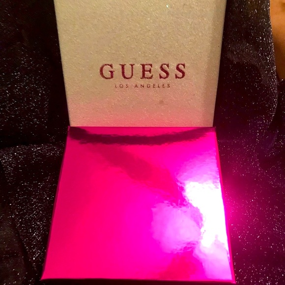 NWT GUESS GOLD -TONE BANGLE AND EARRINGS GIFT SET - Picture 5 of 5
